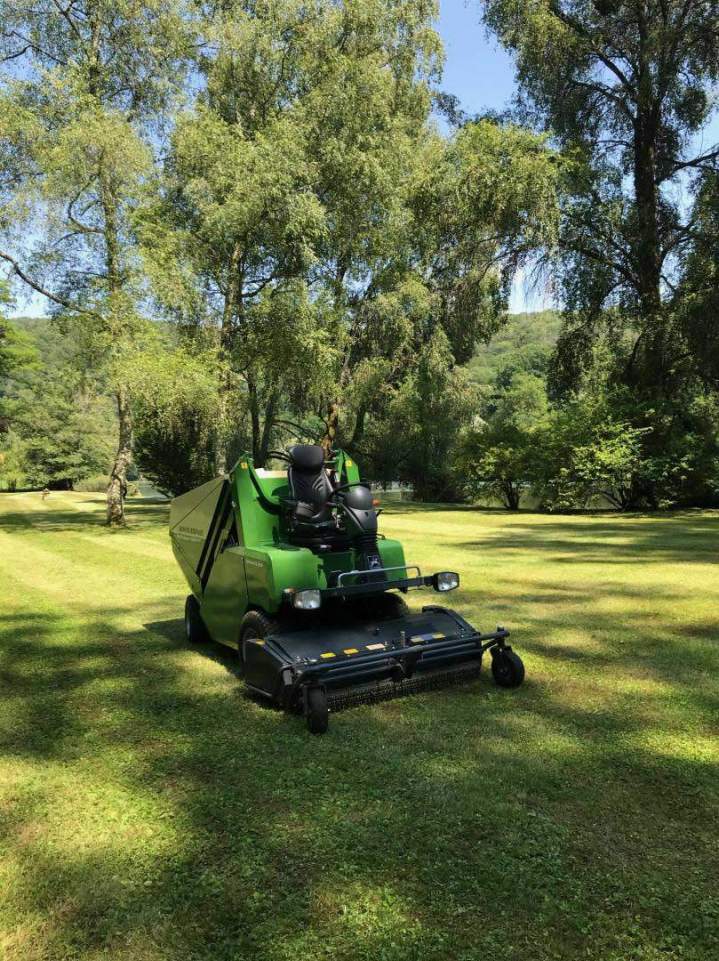 Tonte de terrain Pugey